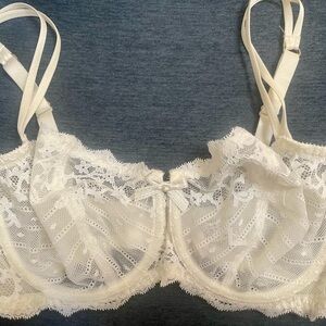 Elegant Lace Underwire Bra - Cream